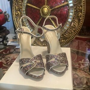 HOLIDAY/Nine West Silver Heels with Intricate Design (MAKE ME AN OFFER)